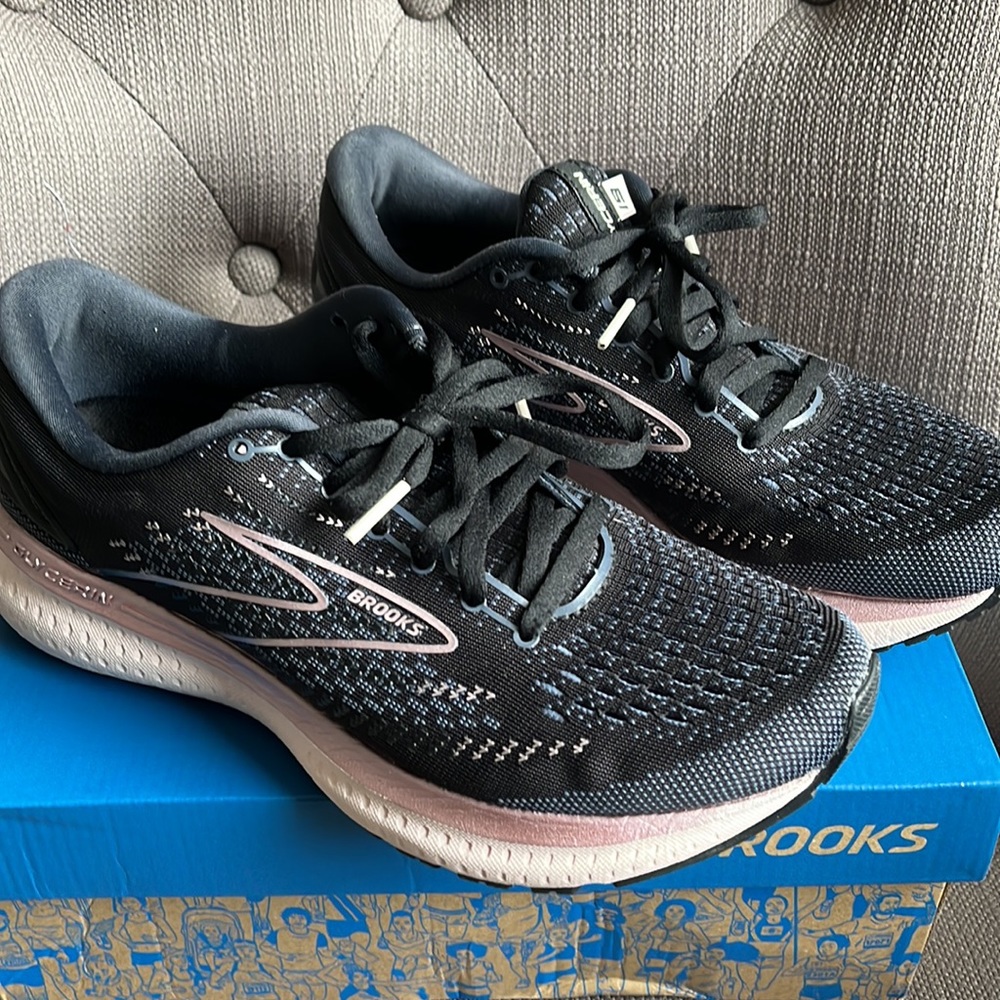 Women’s Brooks Glycerin 19 Sz 7.5/38.5 Wide/D